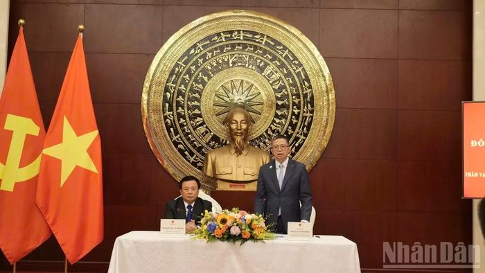 Đại sứ Phạm Thanh Bình phát biểu tiếp thu ý kiến chỉ đạo của đồng chí Nguyễn Xuân Thắng.