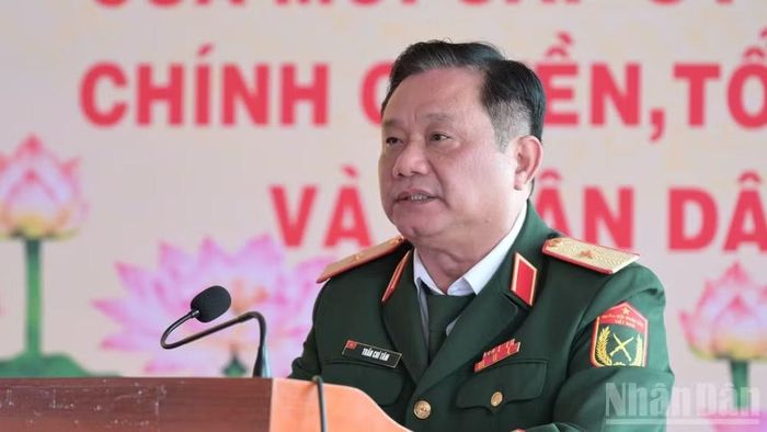 Thiếu tướng Trần Chí Tâm phát biểu giao nhiệm vụ cho các đội K.