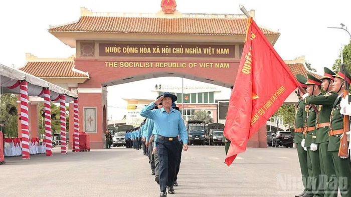 Các đội K xuất quân lên đường thực hiện nhiệm vụ tại Cửa khẩu quốc tế Bình Hiệp.