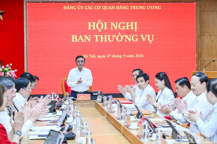 Thường trực Ban Bí thư Trần Cẩm Tú, Bí thư Đảng ủy các cơ quan Đảng Trung ương chủ trì hội nghị. (Ảnh: DUY LINH)