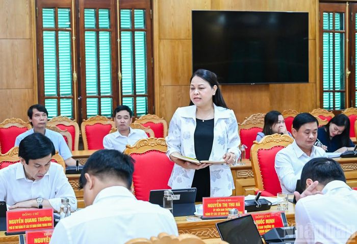 Đồng chí Nguyễn Thị Thu Hà, Ủy viên Ban Thường vụ Đảng ủy các cơ quan Đảng Trung ương phát biểu tại hội nghị. (Ảnh: DUY LINH)