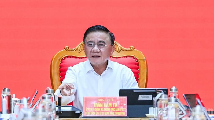 Thường trực Ban Bí thư Trần Cẩm Tú, Bí thư Đảng ủy các cơ quan Đảng Trung ương phát biểu tại hội nghị. (Ảnh: DUY LINH)