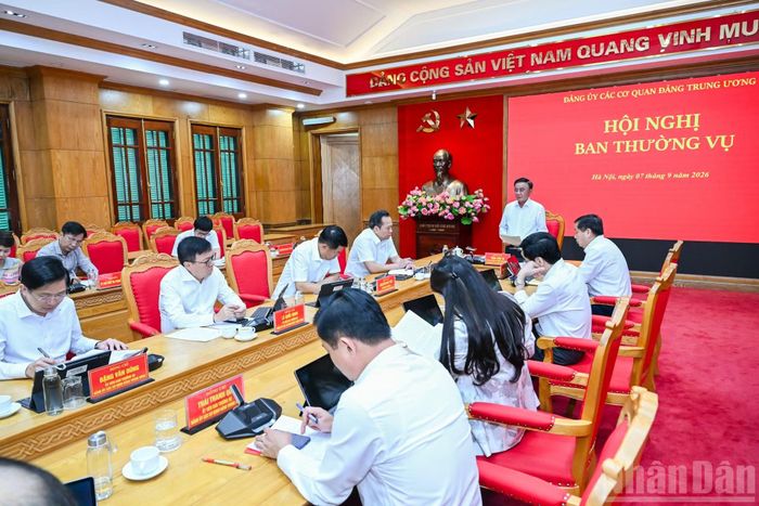 Thường trực Ban Bí thư Trần Cẩm Tú, Bí thư Đảng ủy các cơ quan Đảng Trung ương phát biểu chỉ đạo, kết luận hội nghị. (Ảnh: DUY LINH)