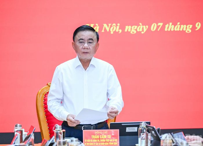 Thường trực Ban Bí thư Trần Cẩm Tú, Bí thư Đảng ủy các cơ quan Đảng Trung ương phát biểu chỉ đạo, kết luận hội nghị. (Ảnh: DUY LINH)
