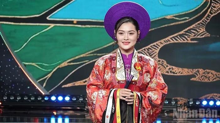 Thí sinh Nguyễn Thị Mỹ Duyên có số điểm cao nhất trong đêm chung kết 1. (Ảnh: LINH BẢO)