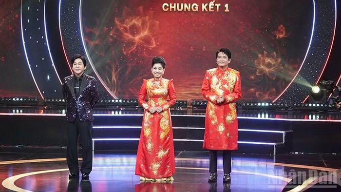 Ba thành viên Ban giám khảo ở đêm chung kết 1. (Ảnh: LINH BẢO)
