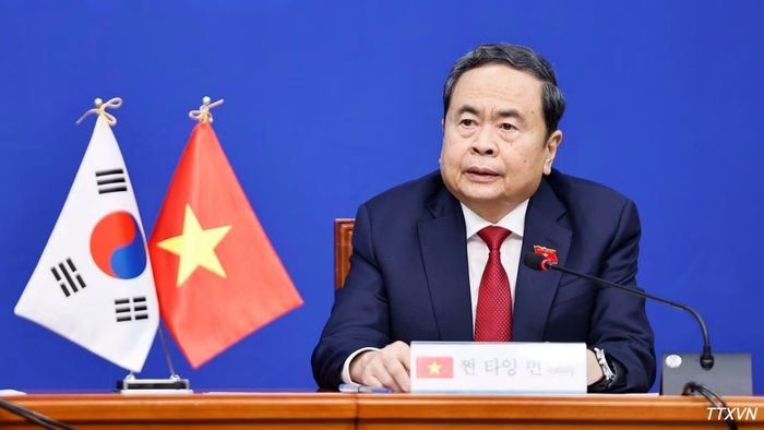 Chủ tịch Quốc hội Trần Thanh Mẫn phát biểu tại cuộc tiếp Chủ tịch Đảng Dân chủ Đồng hành (DPK) Kim Min Seok. (Ảnh: Doãn Tấn/TTXVN)