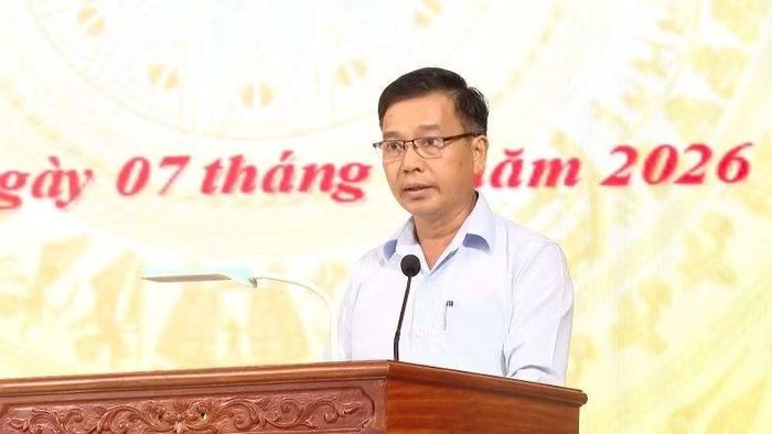 Đội trưởng Đội 192, Thượng tá Ngô Trí Hùng phát biểu tại buổi lễ xuất quân.