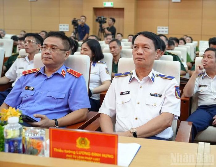 Các đại biểu tại buổi lễ.