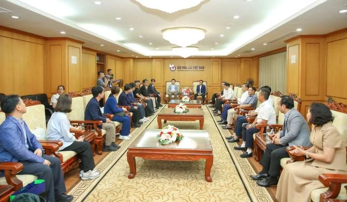 Toàn cảnh buổi thăm và làm việc.