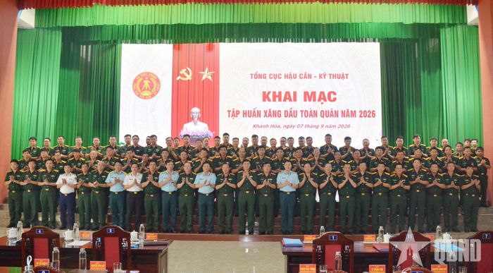  Các đại biểu chụp ảnh chung.