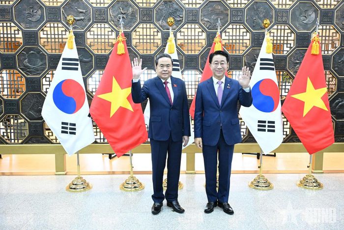  Chủ tịch Quốc hội Hàn Quốc Cho Jeong Sik và Chủ tịch Quốc hội Trần Thanh Mẫn.  