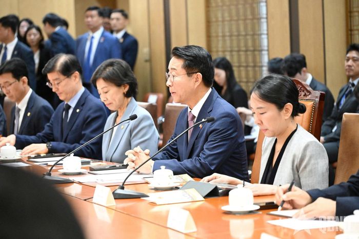 Chủ tịch Quốc hội Hàn Quốc Cho Jeong Sik và các đại biểu phía Hàn Quốc. 