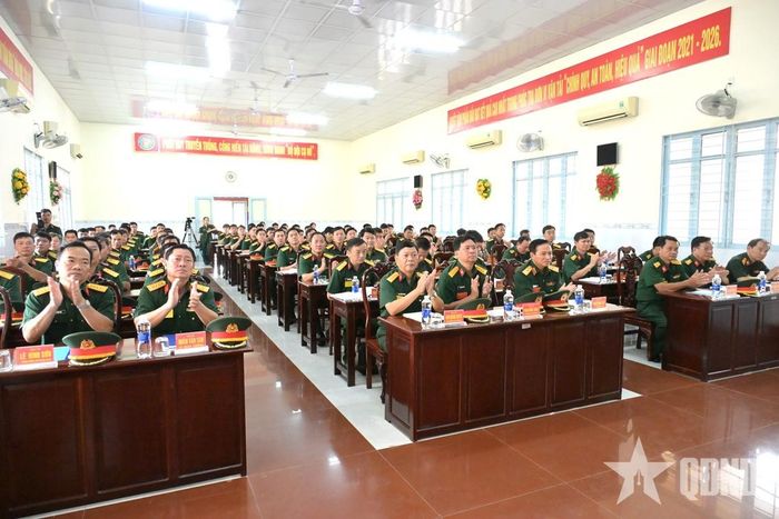 Quang cảnh phúc tra tại Lữ đoàn Vận tải 659, Quân khu 9.