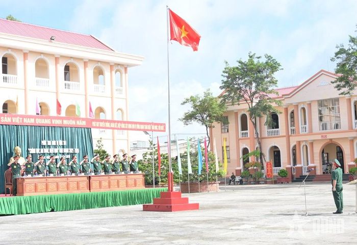 Phúc tra nội dung chào cờ tháng của đơn vị.