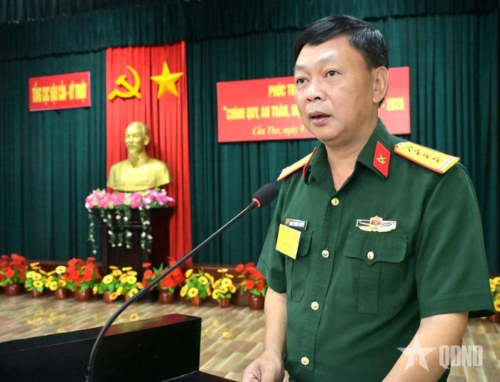 Đại tá Đinh Hoàng Huyên, Phó cục trưởng Cục Xe máy - Vận tải, Tổng cục Hậu cần - Kỹ thuật, Trưởng đoàn phúc tra phát biểu.