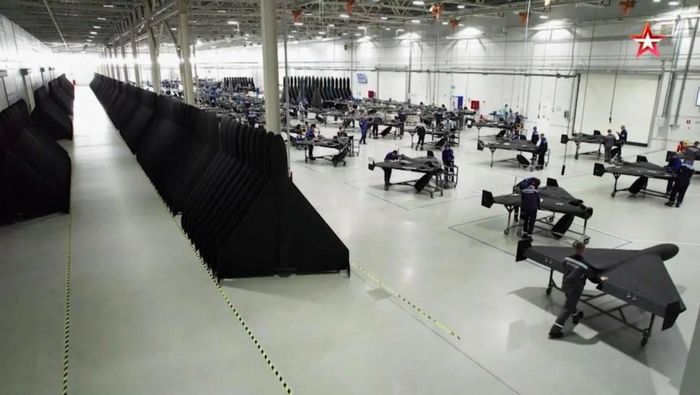 Dây chuyền lắp ráp UAV cảm tử Geran. Ảnh: Sao Đỏ 