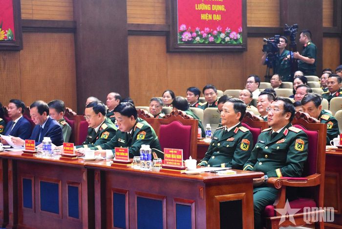 Thượng tướng Phạm Hoài Nam và các đại biểu dự lễ kỷ niệm. 