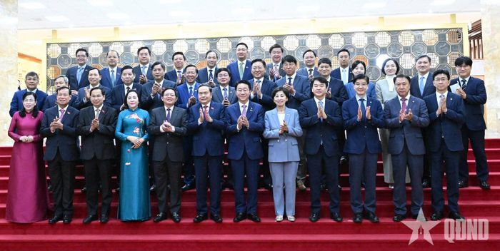 Chủ tịch Quốc hội Trần Thanh Mẫn và Chủ tịch Quốc hội Hàn Quốc Cho Jeong Sik cùng các đại biểu. 