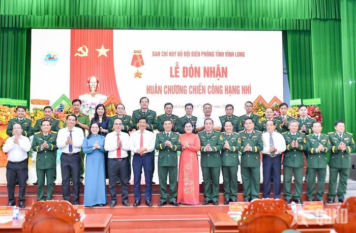 Các đại biểu tham dự buổi lễ.  
