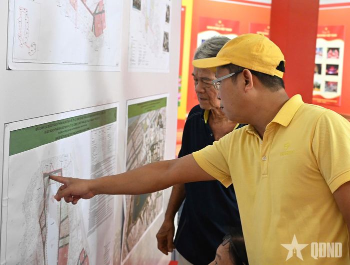  Người dân quan tâm quy hoạch phân khu đô thị H1-1B (khu vực Hồ Gươm và phụ cận). 