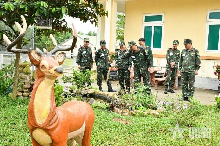 Duy trì có hiệu quả chấm thi đua doanh chính quy, xanh, sạch, đẹp ở Trung đoàn 19, Sư đoàn 968 (Quân khu 4). 