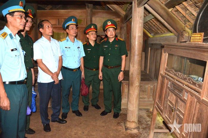  Đoàn tham quan quê nội của Chủ tịch Hồ Chí Minh (xã Kim Liên, tỉnh Nghệ An).
