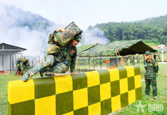 Các cán bộ, chiến sĩ tranh tài tại Hội thao Phòng thủ dân sự toàn quân năm 2026. Ảnh: TUẤN HUY