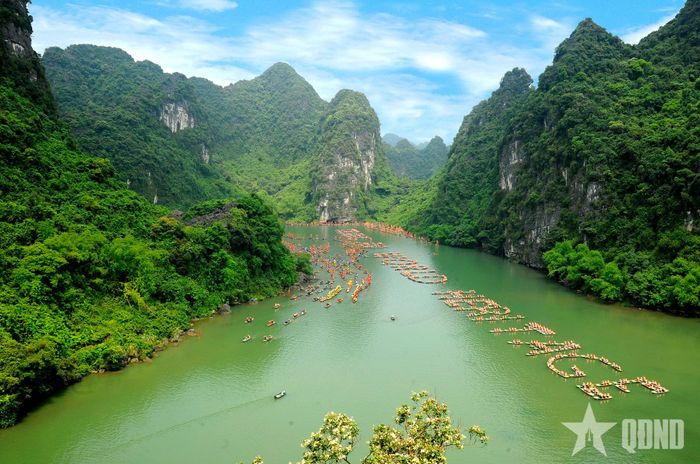 Khung cảnh hùng vĩ của Quần thể danh thắng Tràng An. Ảnh: PHẠM THỦY