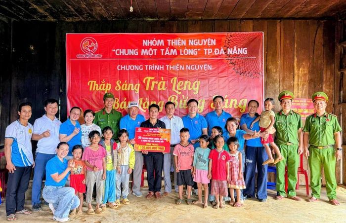 Chương trình “Thắp sáng Trà Leng – Bản làng Bừng Sáng” gắn kết giữa lực lượng Công an, các tổ chức thiện nguyện và người dân địa phương.