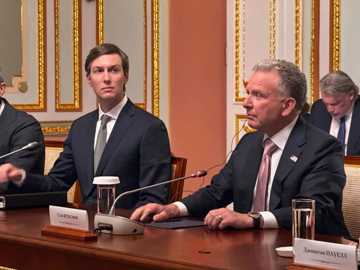  Hai đặc phái viên Steve Witkoff và Jared Kushner trong cuộc hội đàm với các quan chức Ukraine và châu Âu tại Ukraine, ngày 6-9. Ảnh: Tim Zadorozhnyy/The Kyiv Independent 