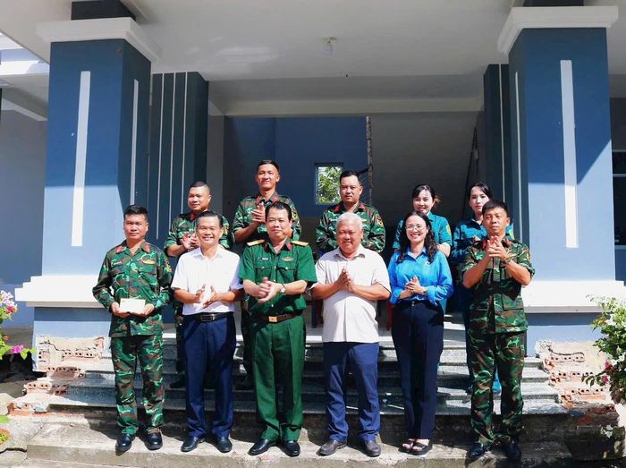 Các chiến sĩ lực lượng vũ trang sẵn sàng ra quân hỗ trợ