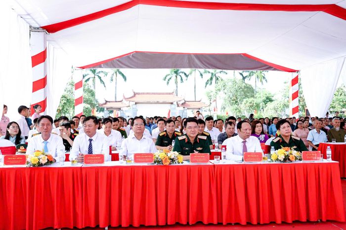  Các đại biểu tham dự buổi lễ 