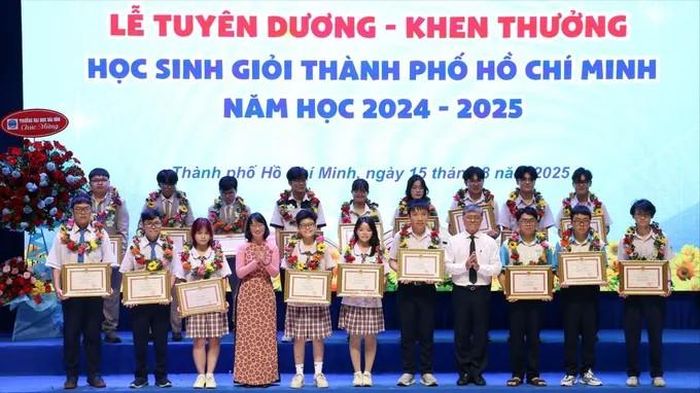 Sở GD-ĐT TPHCM tuyên dương học sinh có thành tích xuất sắc trong năm học 2024-2025 vào tháng 8-2025