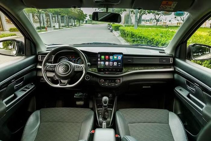 Suzuki hỗ trợ 100% lệ phí trước bạ, tặng bảo dưỡng xe 3,5 năm và gói bảo hiểm vật chất 1 năm cho mẫu MPV cỡ nhỏ của mình.