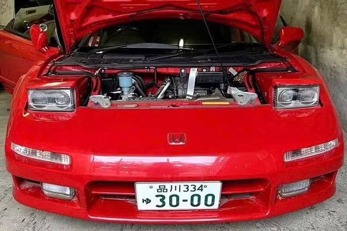 Chiếc NSX màu đỏ Formula Red mới đây đã được bán đấu giá trên trang Yahoo Auctions Japan sau khi bị hư hỏng do lũ lụt.