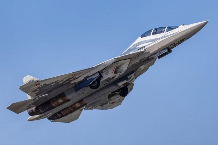 Việc tích hợp UAV giúp Su-57 mở rộng khả năng tác chiến và giảm thiểu rủi ro trên chiến trường. Ảnh: Rostec.