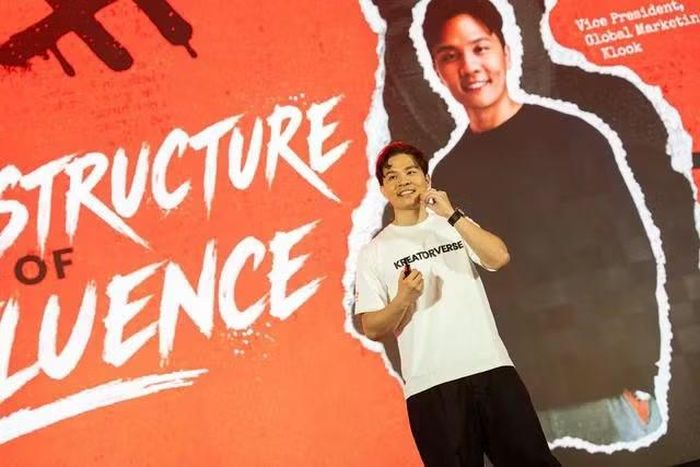 Marcus Yong, Phó chủ tịch Marketing toàn cầu của Klook, chia sẻ về vai trò của AI và nhà sáng tạo nội dung tại Kreatorverse 2026 ở Phú Quốc.
