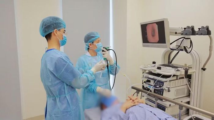 Các bác sĩ Bộ môn - Trung tâm Nội hô hấp thực hiện các kỹ thuật chuyên sâu trong chẩn đoán bệnh lý hô hấp - Ảnh BVCC
