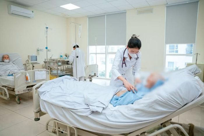Người bệnh được thăm khám tại Bộ môn - Trung tâm Nội hô hấp, Bệnh viện Quân y 103 - Ảnh BVCC