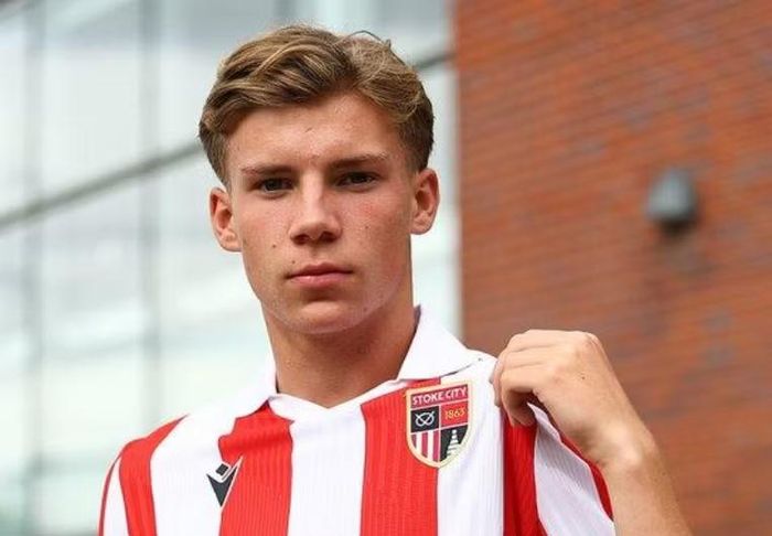 Louie Bradbury gia nhập Stoke City.