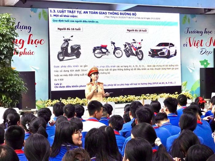 Các quy định về an toàn giao thông được báo cáo viên trao đổi tại chương trình.