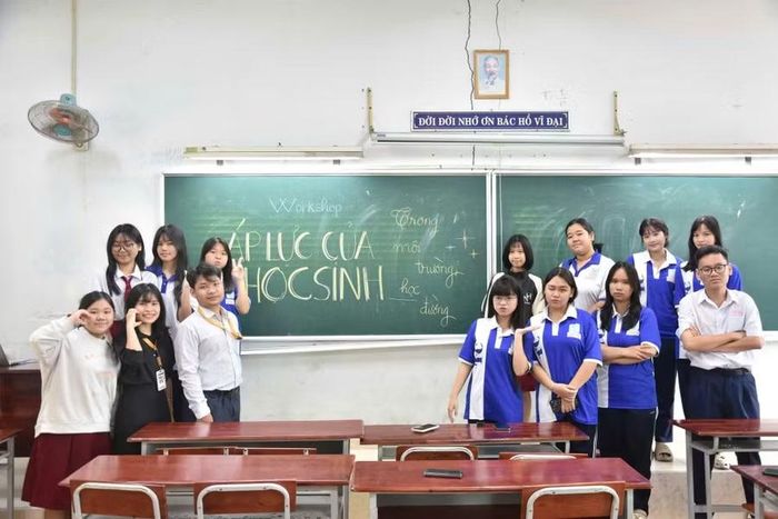 Học sinh Trường THPT Trường Chinh (phường Đông Hưng Thuận, TPHCM) được "nói ra" cảm xúc của mình thông qua nhiều hoạt động chăm sóc sức khoẻ tinh thần của nhà trường. Ảnh: P.N.