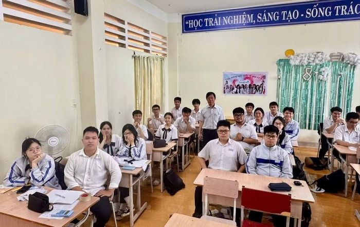 NGƯT Nguyễn Ngọc Thái, người truyền cảm hứng và định hướng cho Võ Gia Thịnh trong học tập.