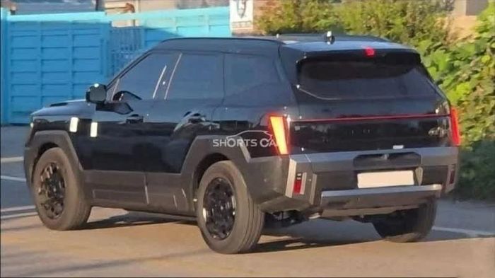 Hyundai Tucson XRT là phiên bản được định hướng theo phong cách mạnh mẽ và thiên về khả năng chinh phục những cung đường ngoài đô thị.