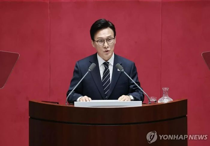 Lãnh đạo đảng DP cầm quyền Hàn Quốc Kim Min Seok phát biểu trước Quốc hội ngày 7/9.