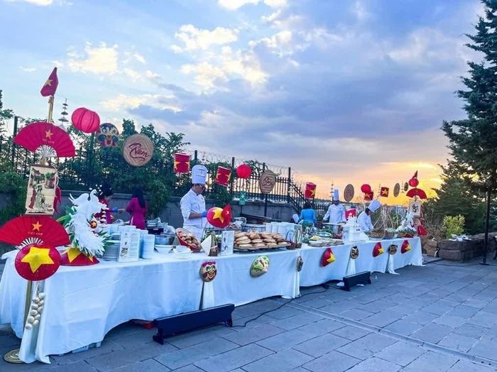 Các món ăn truyền thống do những nghệ nhân ẩm thực chuẩn bị. (Nguồn: Đại sứ quán Việt Nam tại Thổ Nhĩ Kỳ)