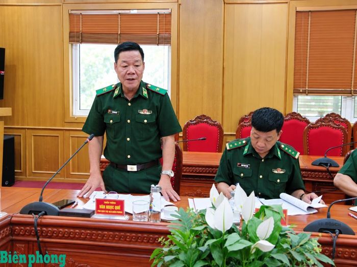 Thiếu tướng Văn Ngọc Quế, Phó Chủ nhiệm Chính trị Bộ đội Biên phòng, thành viên Cơ quan Thường trực Hội đồng Thi đua - Khen thưởng Bộ đội Biên phòng phát biểu tại hội nghị. Ảnh: Thu Minh