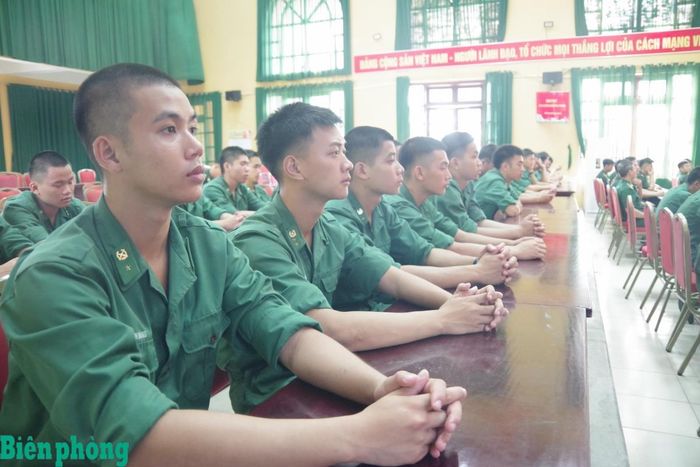 Các chiến sĩ tham dự hội nghị. Ảnh: Nguyễn Hào