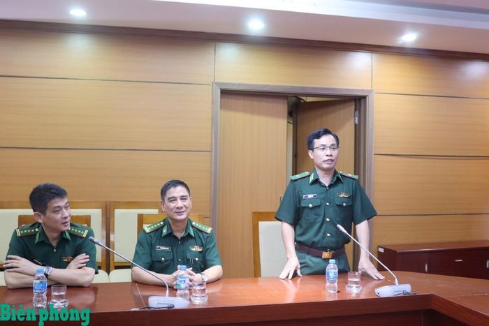 Thiếu tướng Vũ Quốc Ân chúc mừng lãnh đạo, cán bộ, phóng viên, biên tập viên Đài Tiếng nói Việt Nam nhân kỷ niệm 81 năm Ngày thành lập. Ảnh: TK